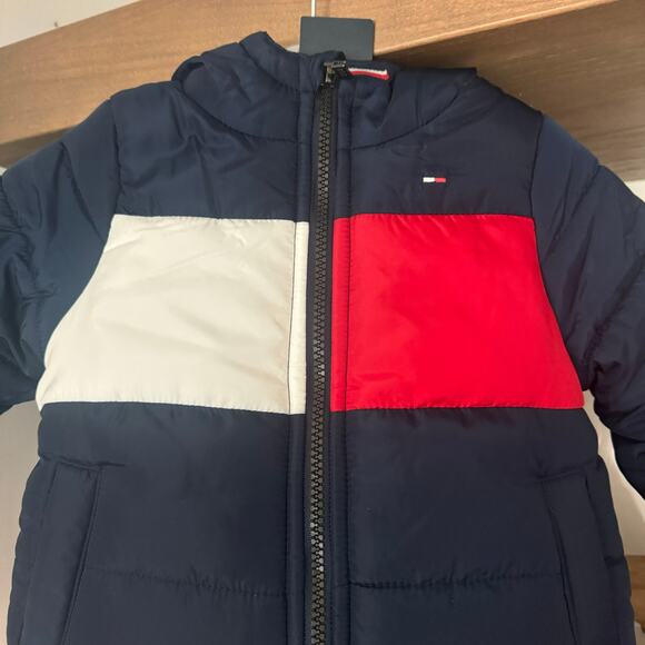 Tommy Hilfiger Puffer Jacket in Navy - Picture 2 of 6